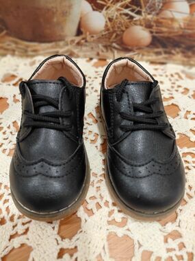 Classic Black Kids' Dress Shoes with Lace-Up Closure